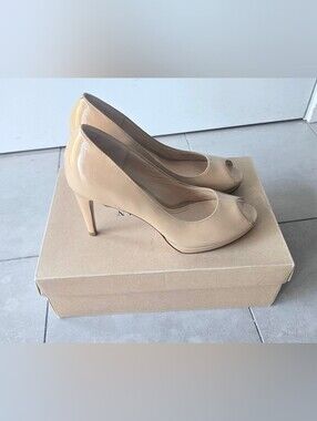 👠BNIB!✨️ Cole Haan Women's Chelsea High Open Toe Pump: Sandstone Patent, 9.5B